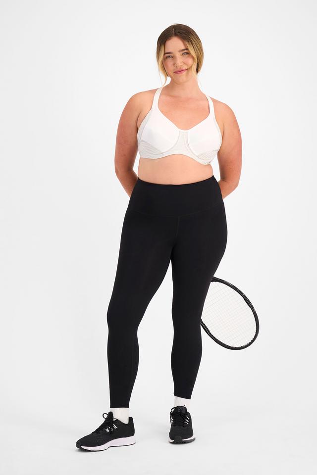 Chanel (She/Her) wears size 14D and is 176cm tall with 104cm chest and 89cm waist