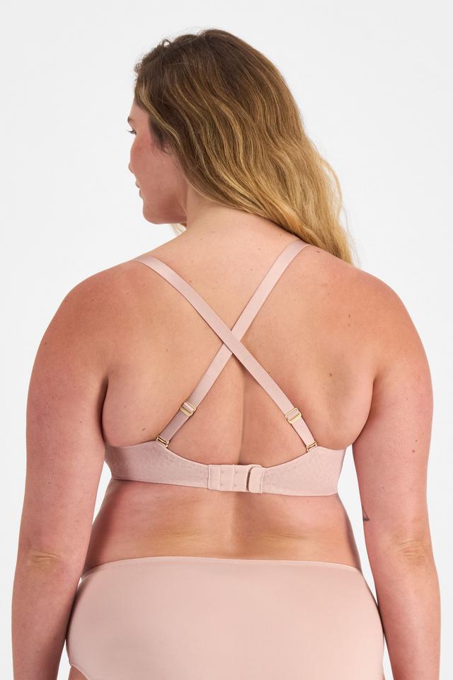 Chanel (She/Her) wears size 14DD and is 176cm tall with 104cm chest and 89cm waist