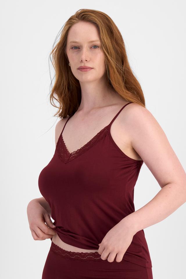 Martine (She/Her) wears size 14DD and is 175cm tall with 82cm chest and 76cm waist