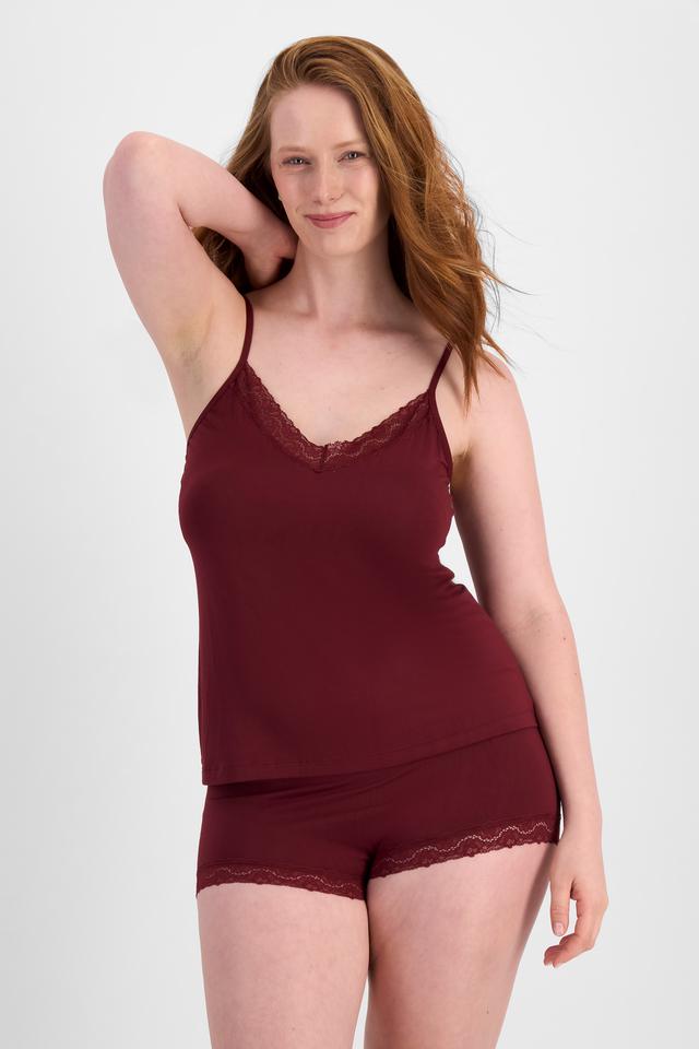Martine (She/Her) wears size 14DD and is 175cm tall with 82cm chest and 76cm waist