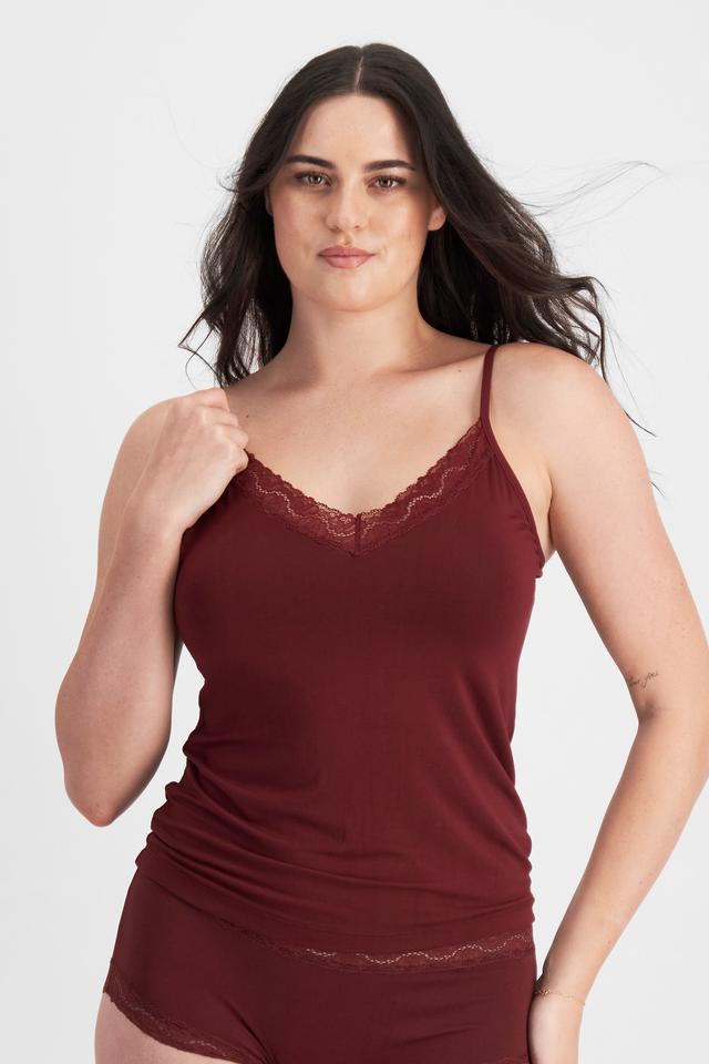 Jacqleen (She/Her) wears size 14DD and is 183cm tall with 93cm chest and 73cm waist