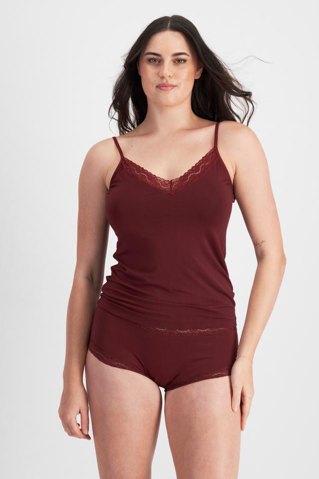 Jacqleen (She/Her) wears size 14DD and is 183cm tall with 93cm chest and 73cm waist