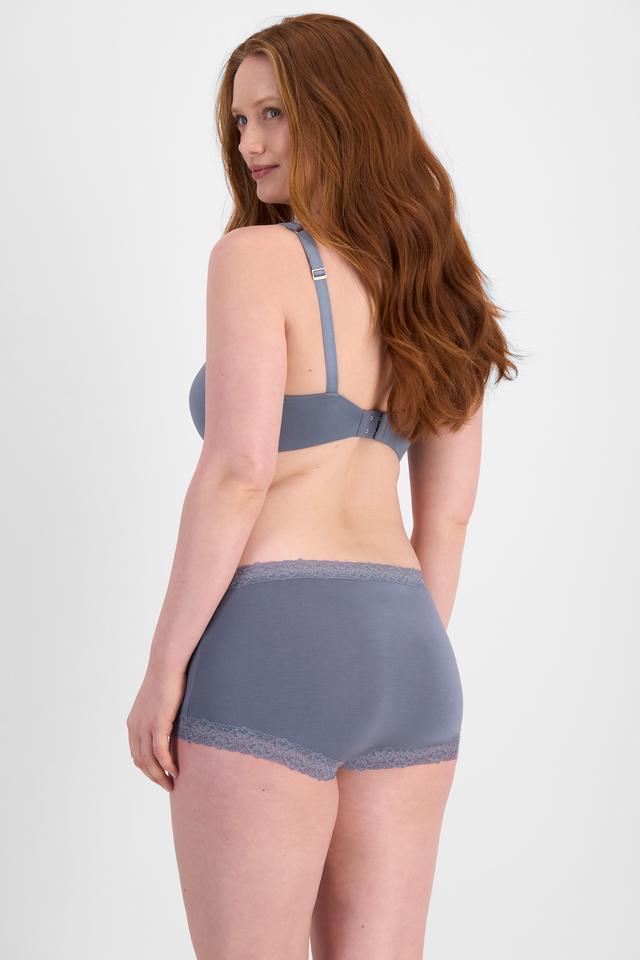 Martine (She/Her) wears size 14 and is 175cm tall with 82cm chest and 76cm waist
