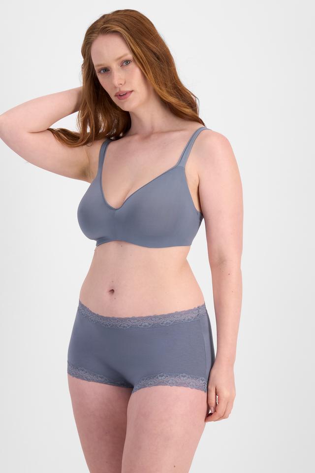 Martine (She/Her) wears size 14 and is 175cm tall with 82cm chest and 76cm waist