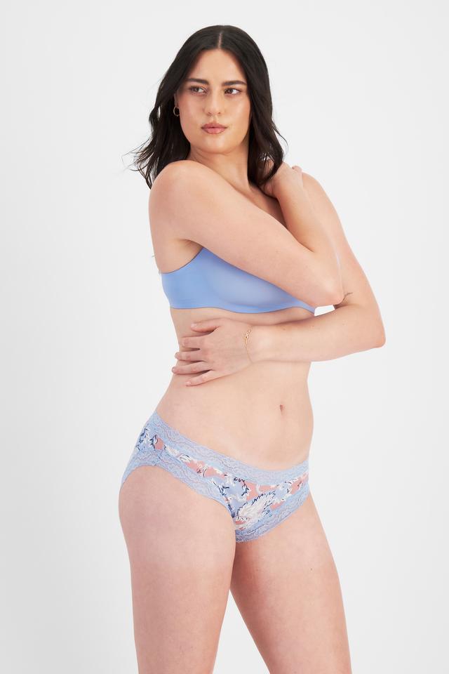 Jacqleen (She/Her) wears size 14 and is 183cm tall with 93cm chest and 73cm waist