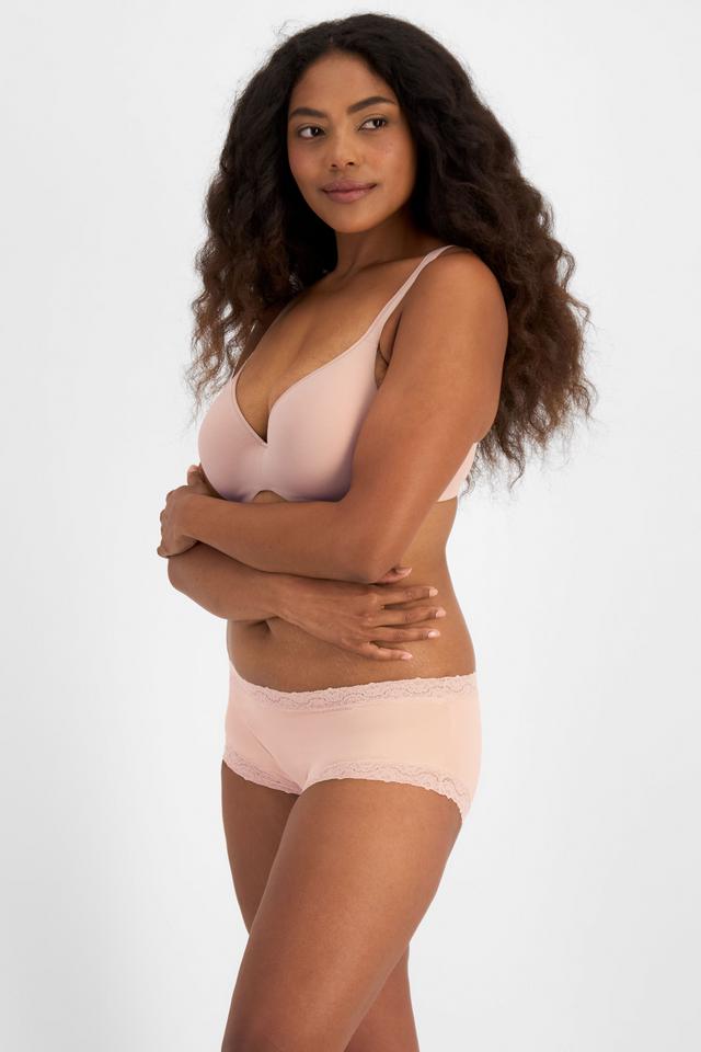 Caitlin (She/Her) wears size 14 and is 176cm tall with 114cm chest and 95cm waist