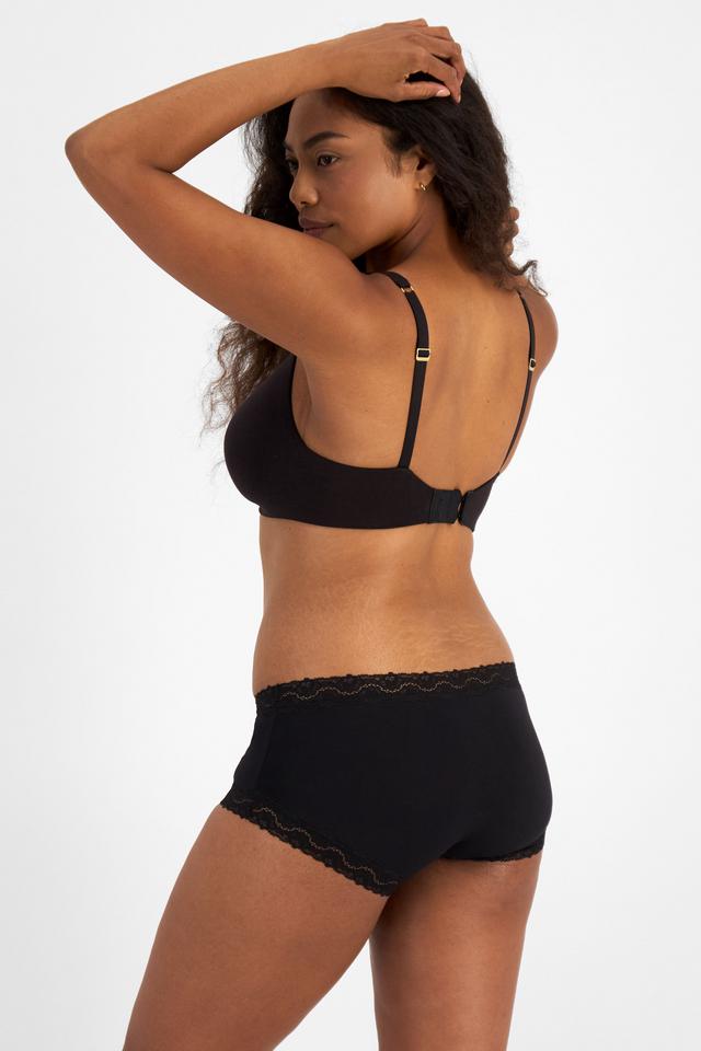Caitlin (She/Her) wears size 14 and is 176cm tall with 114cm chest and 95cm waist