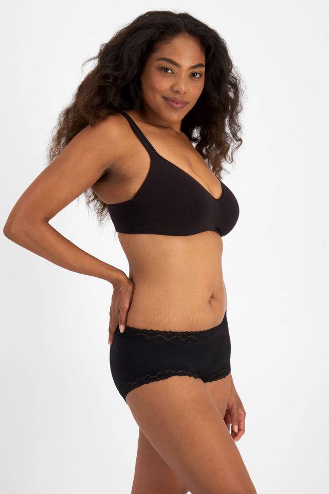 Caitlin (She/Her) wears size 14 and is 176cm tall with 114cm chest and 95cm waist