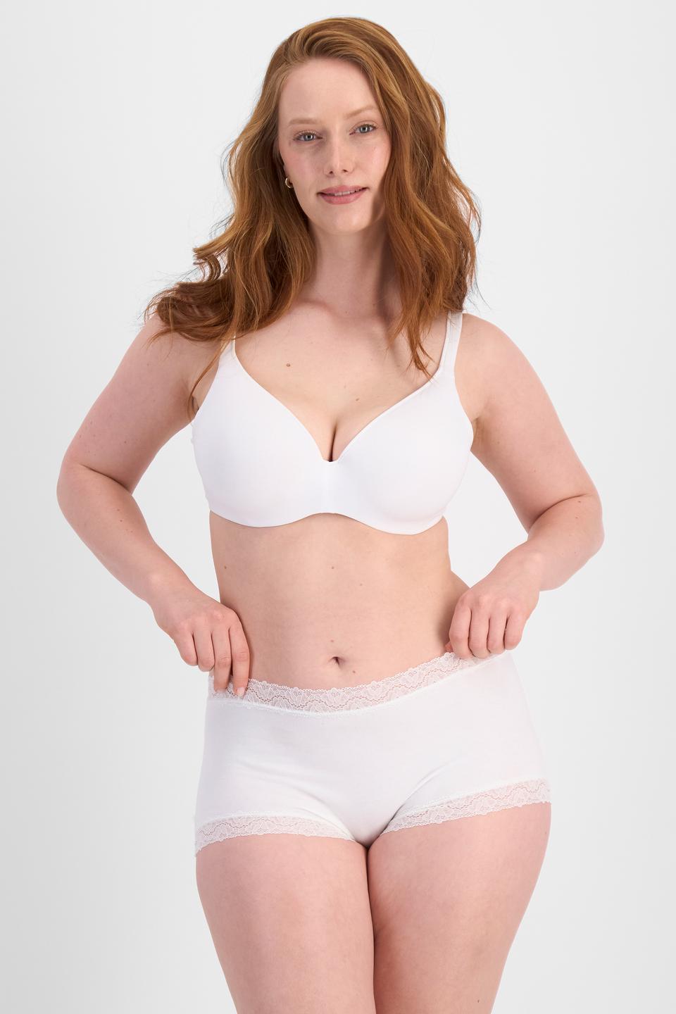 Martine (She/Her) wears size 14 and is 175cm tall with 82cm chest and 76cm waist