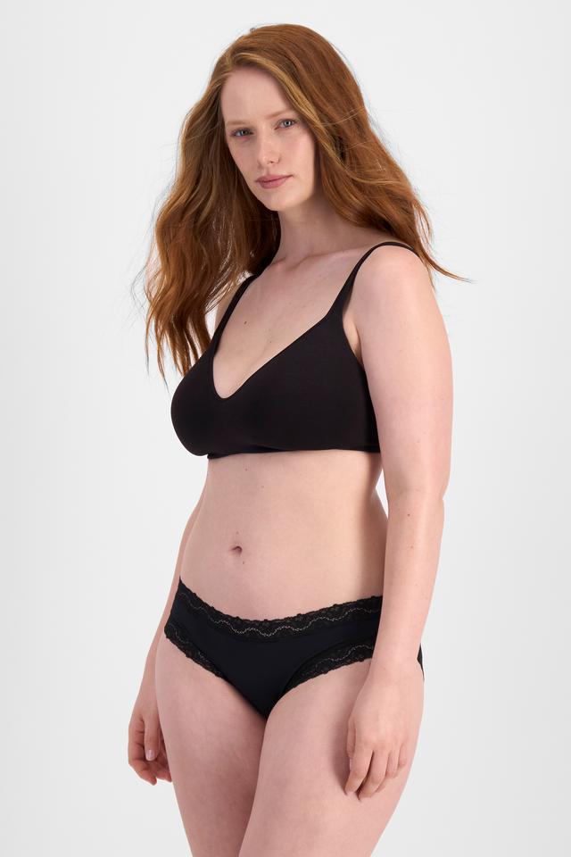 Martine (She/Her) wears size 14 and is 175cm tall with 82cm chest and 76cm waist