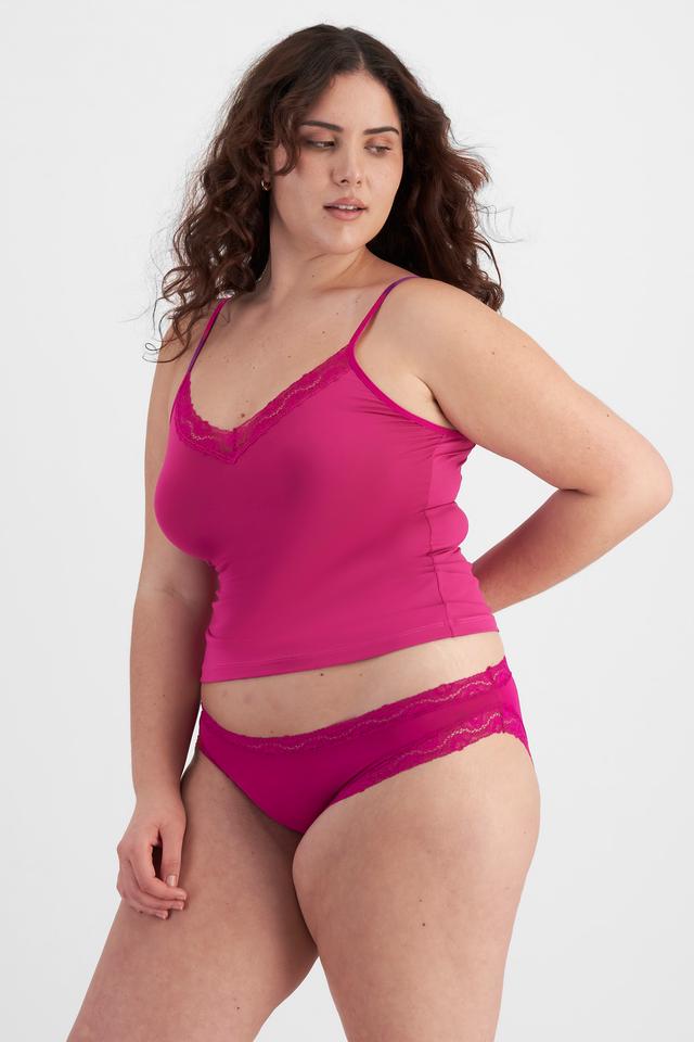 Brittany (She/Her) wears size 12 and is 173cm tall with 93cm chest and 78cm waist