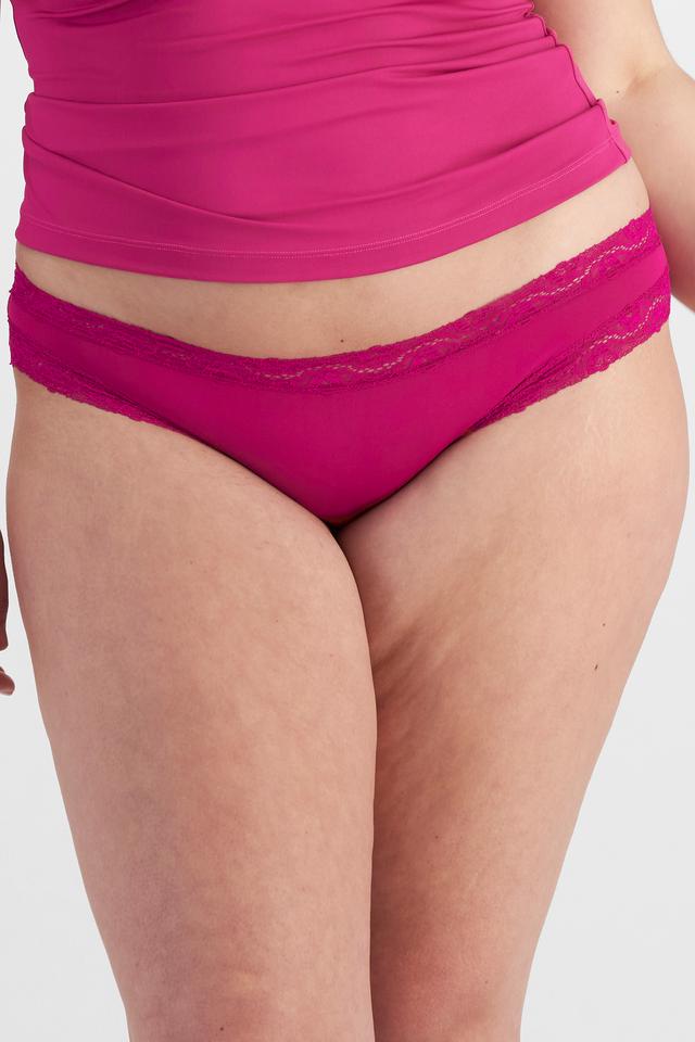 Brittany (She/Her) wears size 12 and is 173cm tall with 93cm chest and 78cm waist