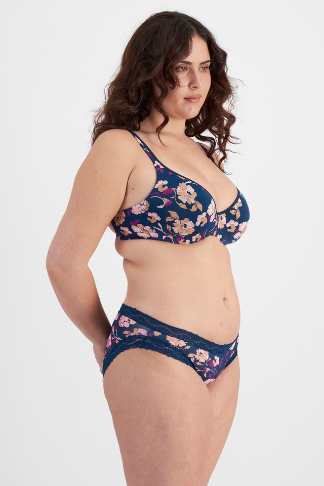 Brittany (She/Her) wears size 12 and is 173cm tall with 93cm chest and 78cm waist