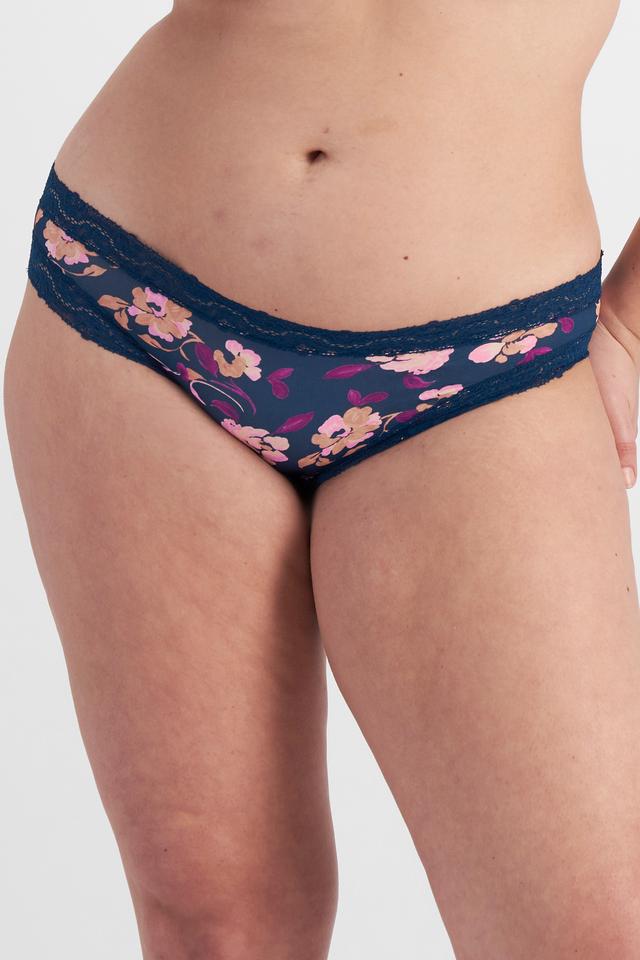 Brittany (She/Her) wears size 12 and is 173cm tall with 93cm chest and 78cm waist
