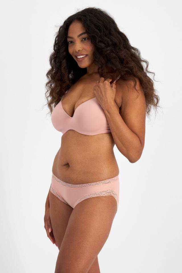 Caitlin (She/Her) wears size 14 and is 176cm tall with 114cm chest and 95cm waist
