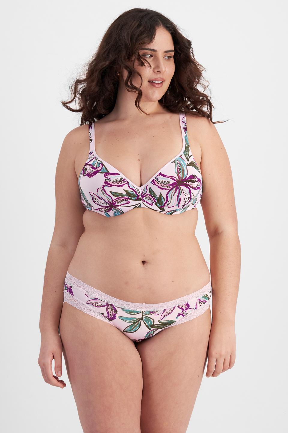 Brittany (She/Her) wears size 12 and is 173cm tall with 93cm chest and 78cm waist