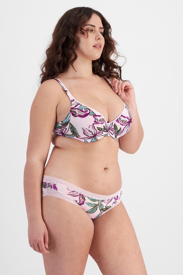 Brittany (She/Her) wears size 12 and is 173cm tall with 93cm chest and 78cm waist
