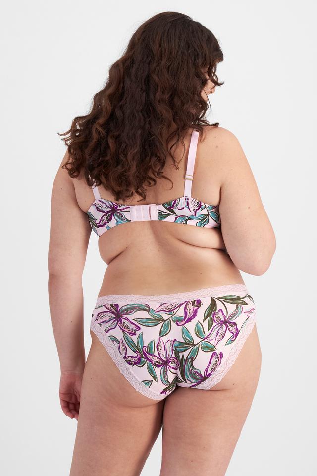 Brittany (She/Her) wears size 12 and is 173cm tall with 93cm chest and 78cm waist