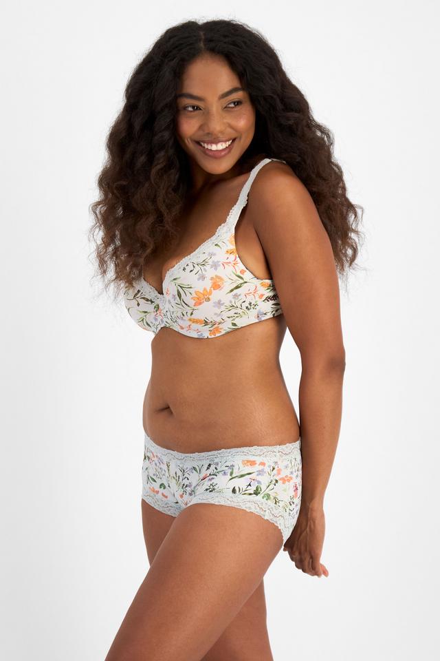 Caitlin (She/Her) wears size 14 and is 176cm tall with 114cm chest and 95cm waist