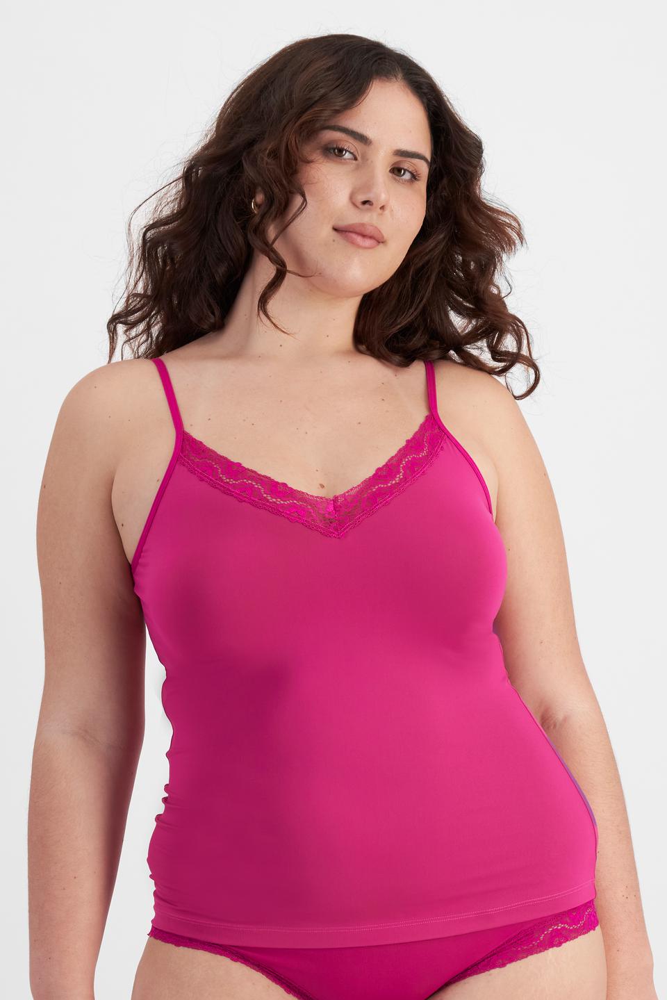 Bella (She/Her) wears size 14D and is 173cm tall with 95cm chest and 77cm waist