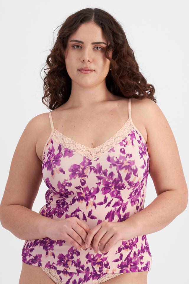 Bella (She/Her) wears size 14D and is 173cm tall with 95cm chest and 77cm waist