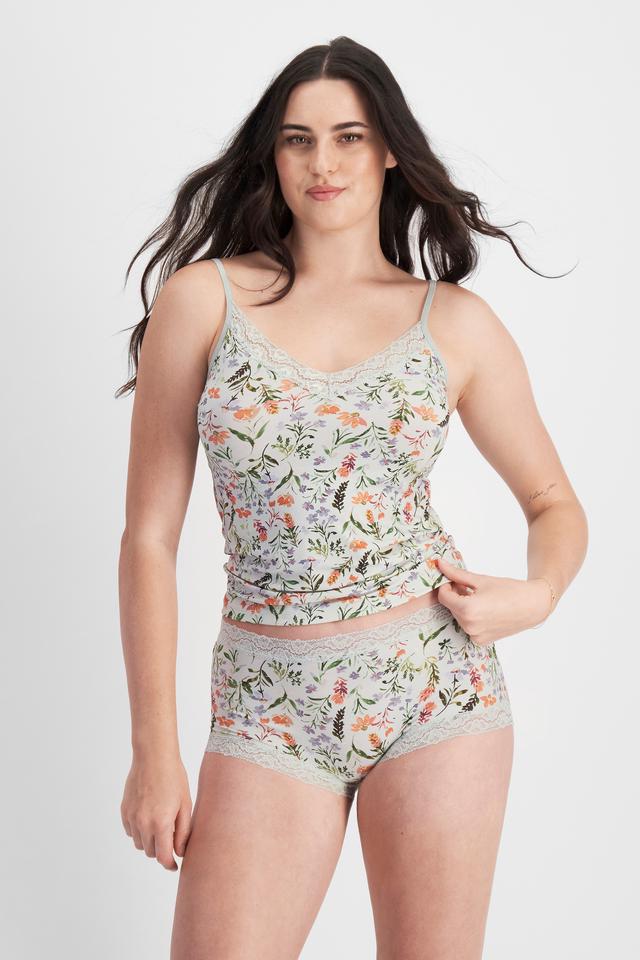 Jacqleen (She/Her) wears size 14DD and is 183cm tall with 93cm chest and 73cm waist