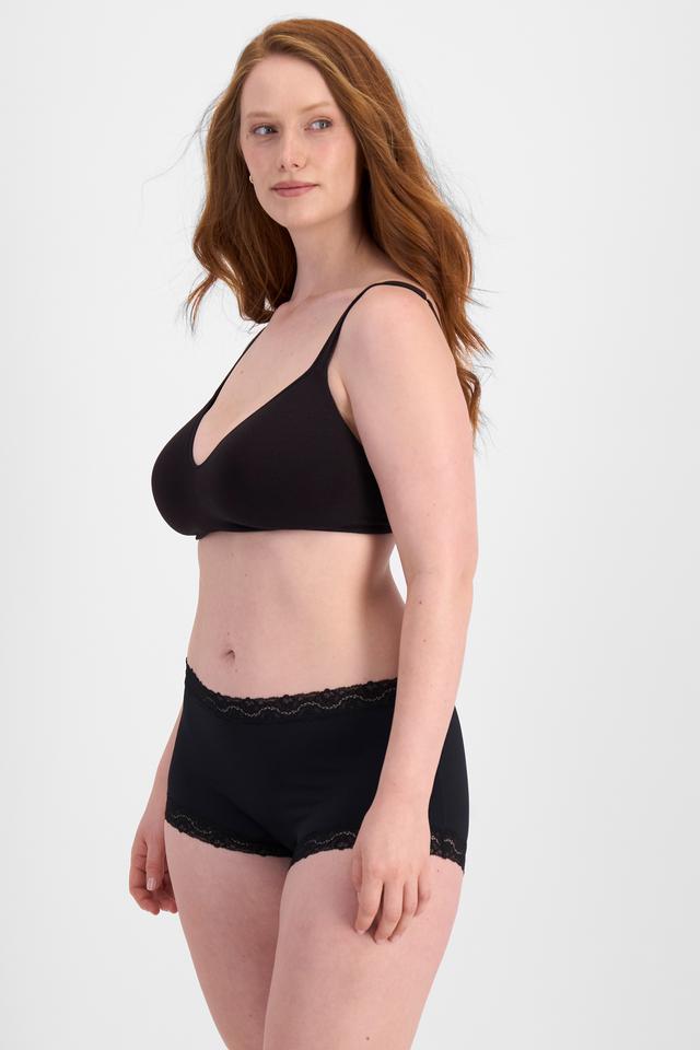 Martine (She/Her) wears size 14 and is 175cm tall with 82cm chest and 76cm waist