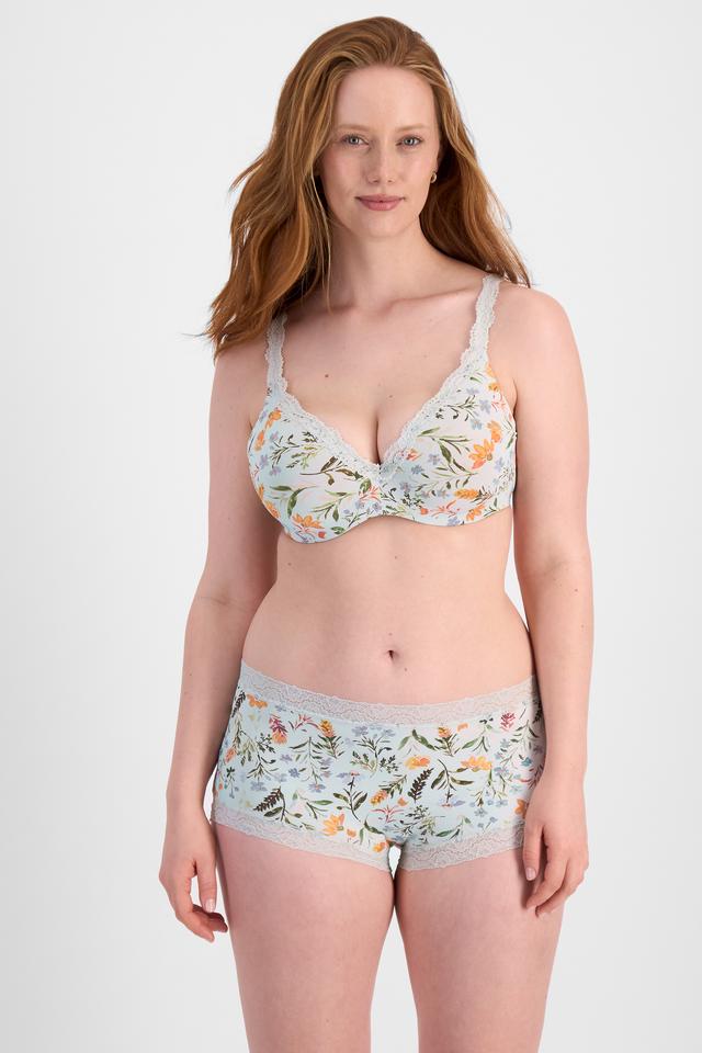 Martine (She/Her) wears size 14 and is 175cm tall with 82cm chest and 76cm waist