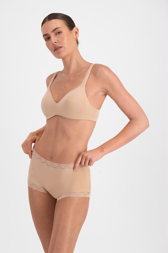Pearl (She/Her) wears size 10 and is 181cm tall with 92cm chest and 63cm waist