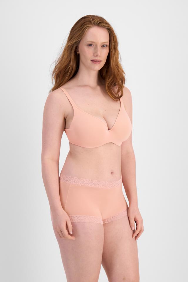 Martine (She/Her) wears size 14 and is 175cm tall with 82cm chest and 76cm waist