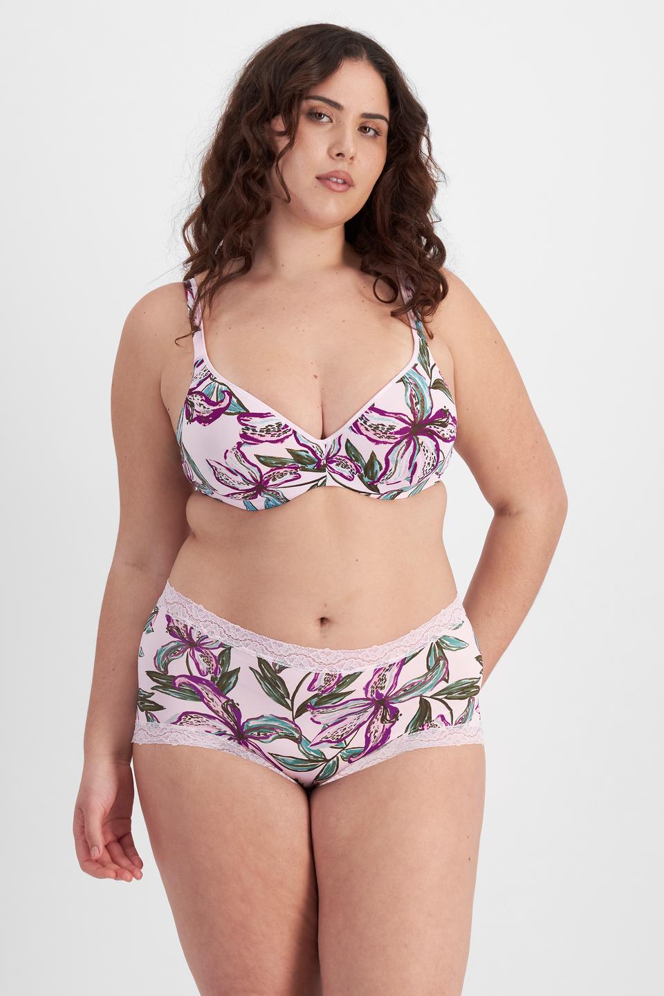 Brittany (She/Her) wears size 12 and is 173cm tall with 93cm chest and 78cm waist