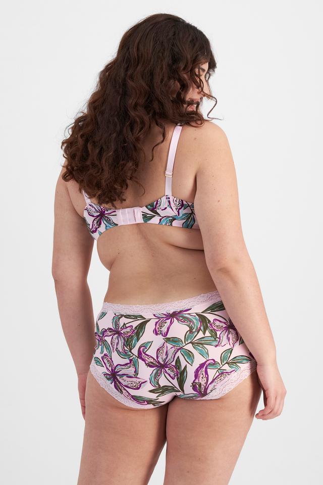 Brittany (She/Her) wears size 12 and is 173cm tall with 93cm chest and 78cm waist