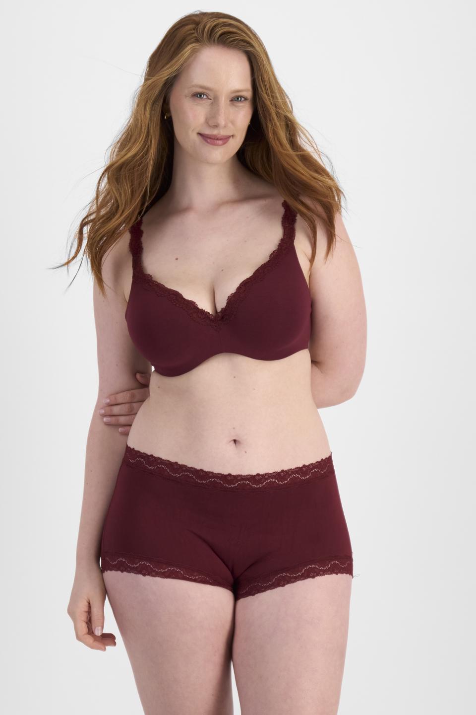 Martine (She/Her) wears size 14 and is 175cm tall with 82cm chest and 76cm waist
