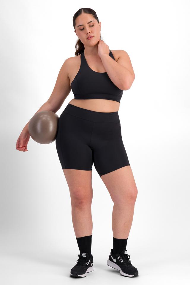 Brittany (She/Her) wears size 12 and is 173cm tall with 93cm chest and 78cm waist