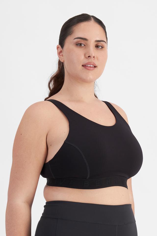 Bella (She/Her) wears size 14D and is 173cm tall with 95cm chest and 77cm waist