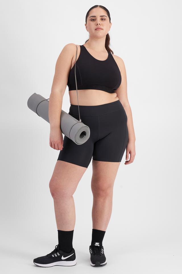 Bella (She/Her) wears size 14D and is 173cm tall with 95cm chest and 77cm waist