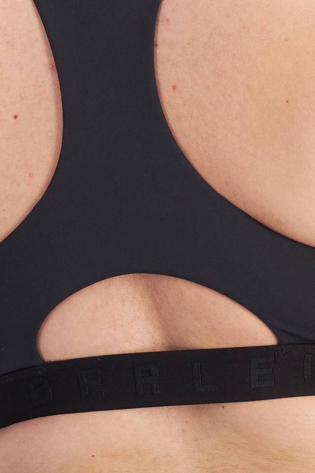 Bella (She/Her) wears size 14D and is 173cm tall with 95cm chest and 77cm waist