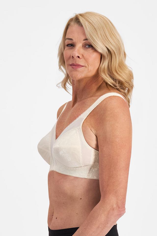 Julie (She/Her) wears size 14c and is 182cm tall with 97cm chest and 79cm waist