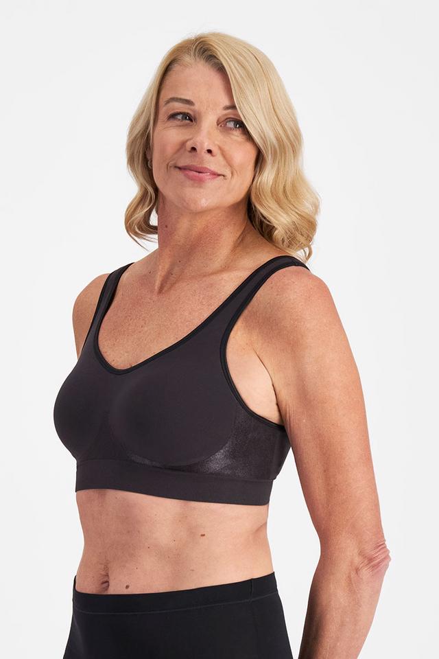 Julie (She/Her) wears size 14c and is 182cm tall with 97cm chest and 79cm waist