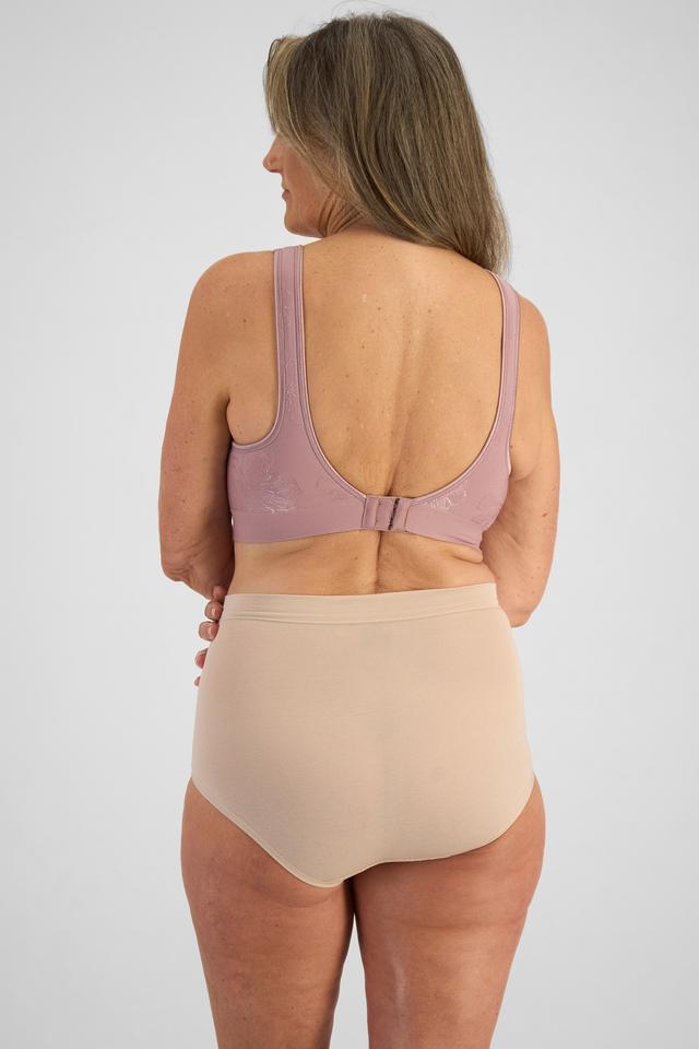 Kerry (She/Her) wears size 14D and is 170cm tall with 97cm chest and 74cm waist