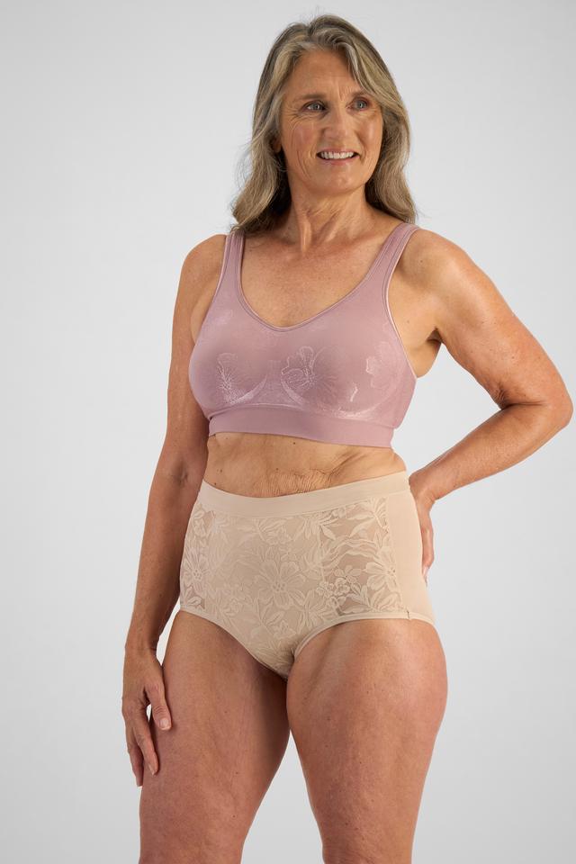 Kerry (She/Her) wears size 14D and is 170cm tall with 97cm chest and 74cm waist