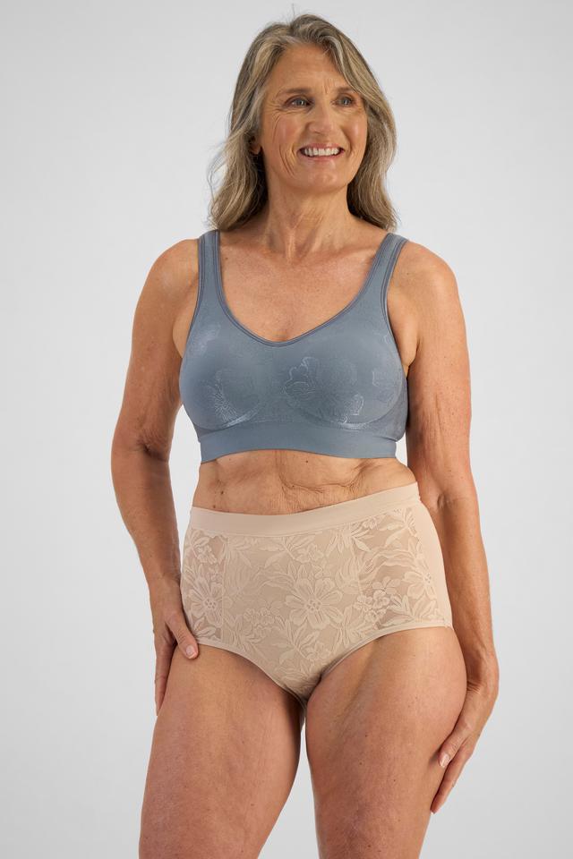 Kerry (She/Her) wears size 14D and is 170cm tall with 97cm chest and 74cm waist