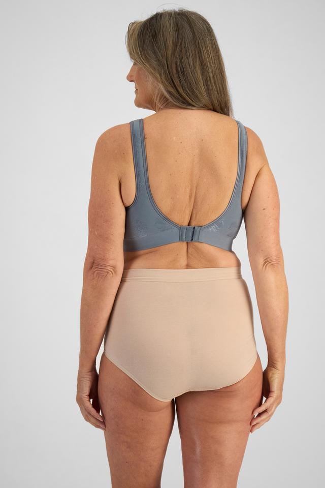 Kerry (She/Her) wears size 14D and is 170cm tall with 97cm chest and 74cm waist