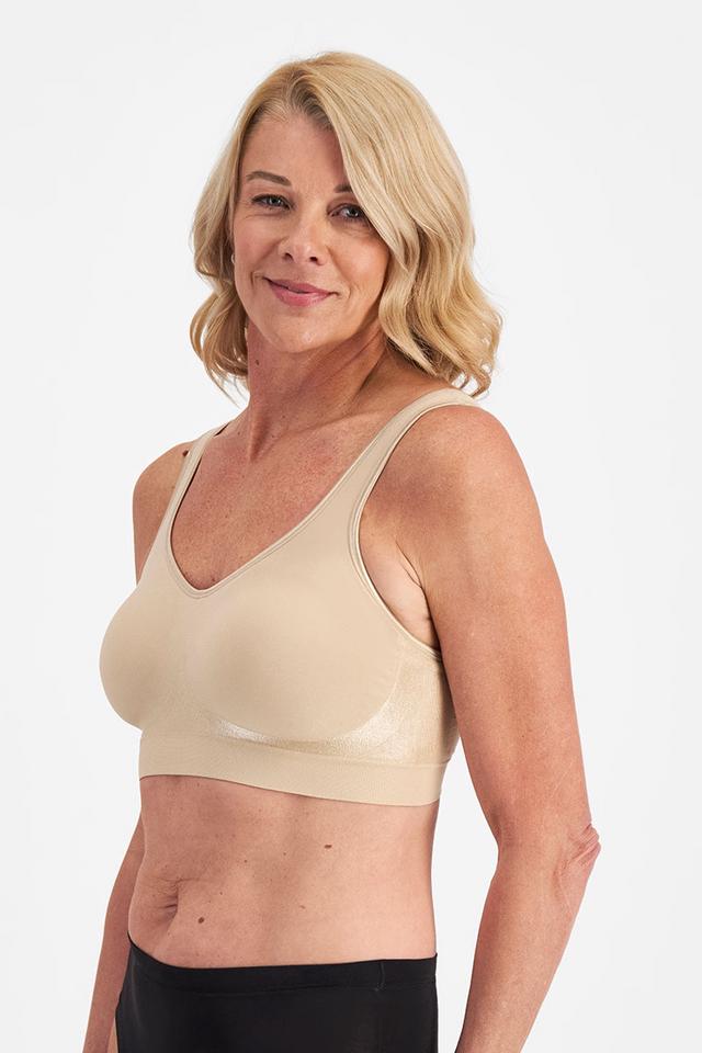 Julie (She/Her) wears size 14c and is 182cm tall with 97cm chest and 79cm waist