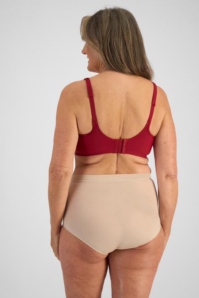 Kerry (She/Her) wears size 14D and is 170cm tall with 97cm chest and 74cm waist