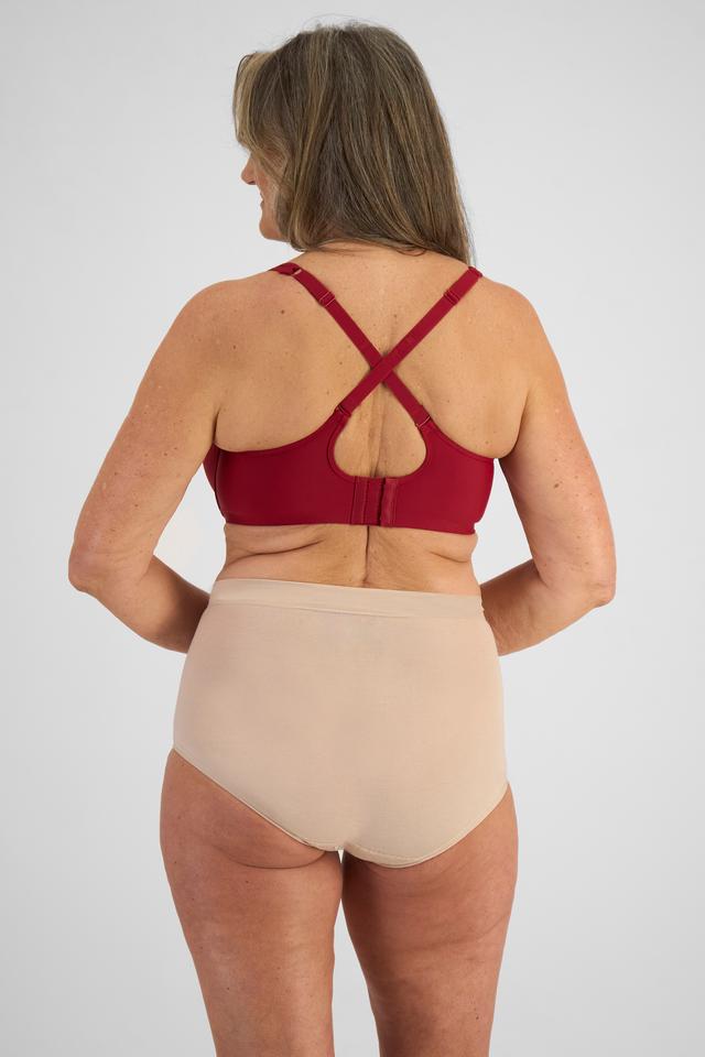 Kerry (She/Her) wears size 14D and is 170cm tall with 97cm chest and 74cm waist