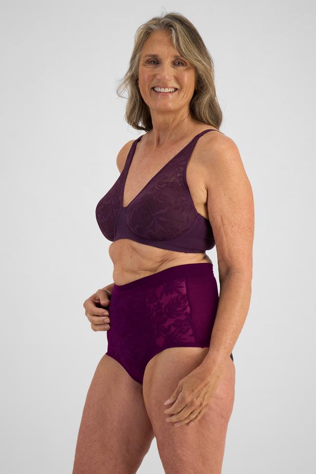 Kerry (She/Her) wears size 14D and is 170cm tall with 97cm chest and 74cm waist