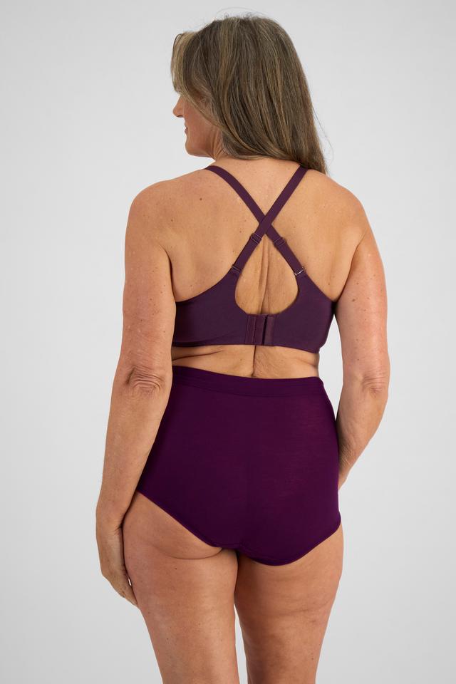 Kerry (She/Her) wears size 14D and is 170cm tall with 97cm chest and 74cm waist