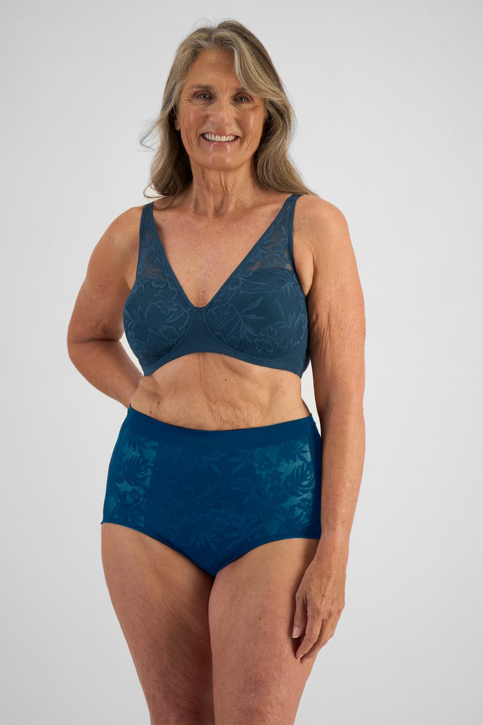 Kerry (She/Her) wears size 14D and is 170cm tall with 97cm chest and 74cm waist