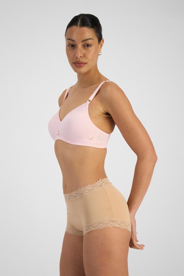 MILA (She/Her) wears size 12B and is 176cm tall with 81cm chest and 62cm waist